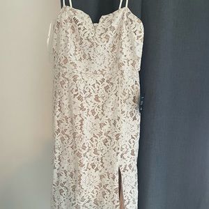 Lulu’s white lace dress